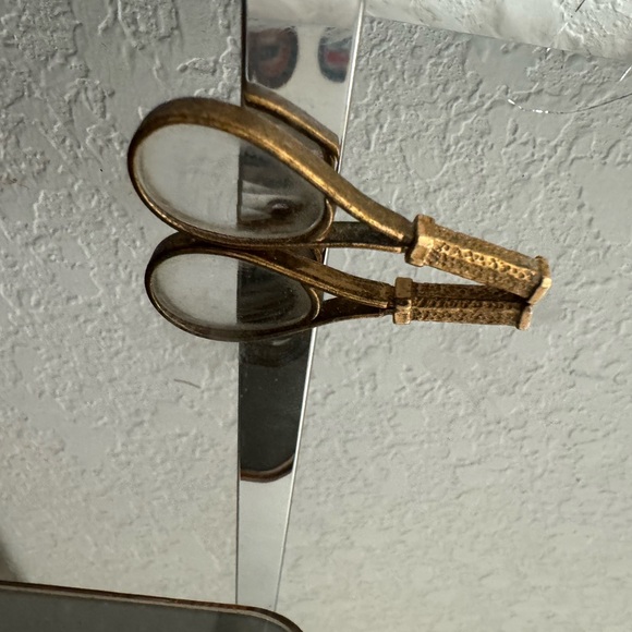 Swarovsky Crystal Memories "Retired" Tennis Racket - Picture 2 of 3